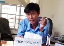 Thanh tra văn hóa phì phèo thuốc lá khi tiếp dân