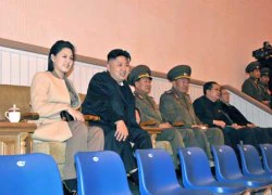 Vợ chồng Kim Jong-un xem bóng chuyền