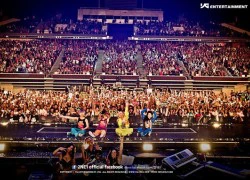 2NE1 kết thúc New Evolution Tour trong nước mắt