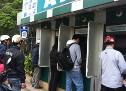 ATM nhếch nhác trước ngày thu phí