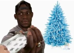 Balotelli bị chơi xấu, Kolarov ngô nghê hát mừng Giáng sinh