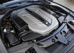 BMW đặt động cơ V12 lên "bàn cân"