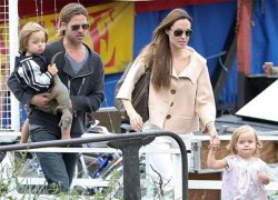 Brad Pitt - Angelina Jolie thuê 12 vú em để trông con