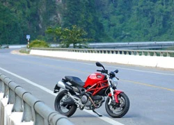 Cảm nhận 'quái vật' Ducati Monster 795 trên đường phố Việt