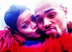 Chris Brown đăng hình tình cảm cùng Rihanna