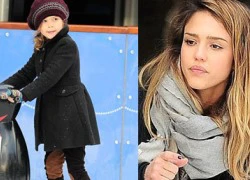 &#8220;Công chúa&#8221; nhà Jessica Alba thích thú trượt tuyết ở London