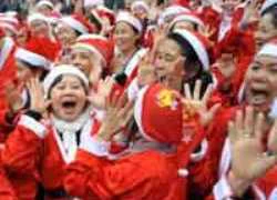 Cười thả ga với 200 "ông, bà già Noel"