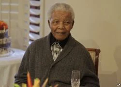 Cựu Tổng thống Nam Phi Mandela nhập viện