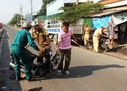 Hai xe máy tông nhau kinh hoàng, hai người nguy kịch