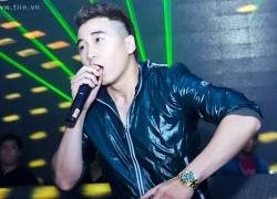 'Hoàng tử rap' Karik cháy hết mình trong liveshow