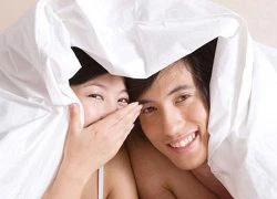 Hôn "cậu bé" khi vừa "yêu cửa sau" xong