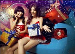 Hotgirl nóng bỏng đón Noel cùng xe sang