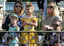 Jessica Alba đưa con đi thăm Disneyland