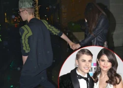 Justin Bieber nắm chặt tay Selena Gomez đi ăn tối