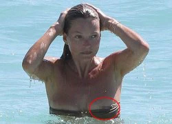 Kate Moss lại lộ nhũ hoa trên biển