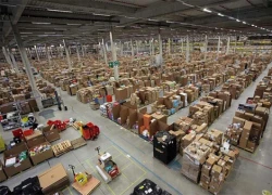 Không gian rộng mênh mông của kho hàng Amazon