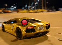 Lamborghini Aventador mạ vàng trổ tài 'đốt' lốp