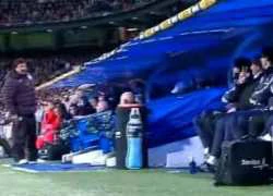 Mourinho bị đối thủ dọa...lấy đầu