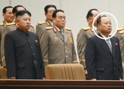 Người đàn ông bí ẩn đứng cạnh ông Kim Jong-un là ai?