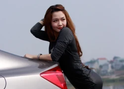 Người mẫu Việt khoe dáng bên Honda Civic 2012