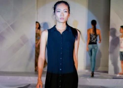 Nhã Trúc nhợt nhạt đi tổng duyệt catwalk