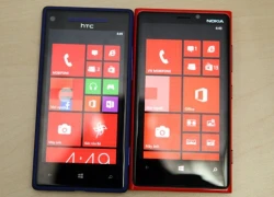 Nokia Lumia 920 và HTC 8X đọ dáng