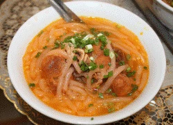 Quán bánh canh giò heo chật ních người