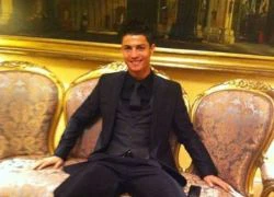 Ronaldo bảnh bao đi nhận giải VĐV xuất sắc nhất Iberia-Mỹ Latinh 2011