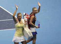 Sharapova và Wozniacki đọ tài khoe sắc