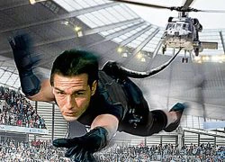 Tom Cruise &#8220;cưỡi&#8221; trực thăng đi xem derby thành Manchester