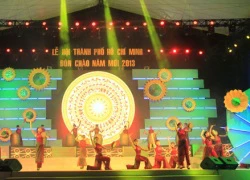 TP.HCM rộn ràng lễ hội mừng năm mới 2013