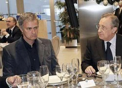 Vẻ mặt "đưa đám" của Mourinho