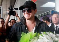 Adam Lambert hớp hồn fan Việt bằng nụ cười