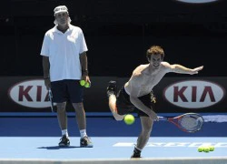 Australian Open: Vừa tập vừa...rán trứng