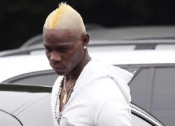 Balotelli nhuộm tóc vàng hoe