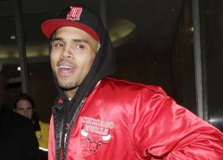 Cảnh sát xông vào nhà Chris Brown