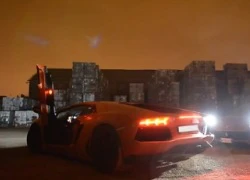 Clip Lamborghini Aventador 'phun lửa' trên phố