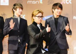 Hongki (F.T. Island) tạo dáng "khó đỡ" trên thảm đỏ "Grammy Hàn"