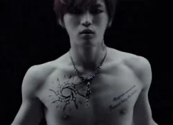 Jaejoong (JYJ) bán nude và hóa kẻ thù của... Batman