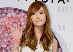 Jessica (SNSD) nhập viện vì kiệt sức và bị dư luận ném đá