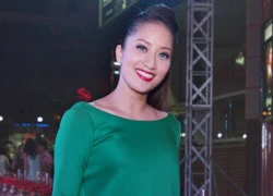 Khánh Thi khoe thân quá bạo