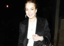 Lindsay Lohan thỏa sức tiệc tùng mặc kiện cáo