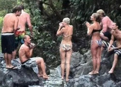 Miley và Liam lộ ảnh du hí ở Costa Rica