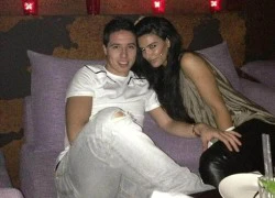 Nasri 'xả xui' bên gái lạ