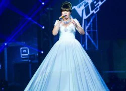 Những chiếc váy "thừa vải" tại The Voice