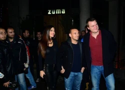 Sneijder đưa vợ đi chơi tối làm quen Istanbul