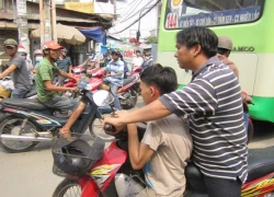 Trên đường đi &#8220;quyết đấu&#8221;, nhóm côn đồ gặp phải công an