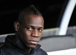 Armstrong và Balotelli làm Giáo hoàng mới