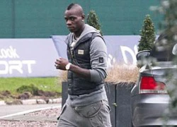 Balotelli gặp rắc rối vì chống đối cảnh sát