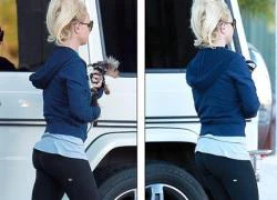 Britney Spears mặc quần rách ra phố